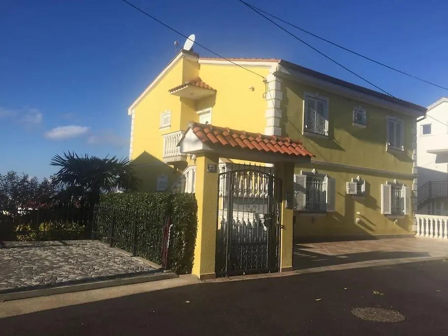 Apartment Ferienwohnung Nena In Crikvenica
